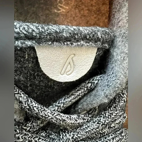 Allbirds woman’s Wool Runner sneakers. Size: 9. - Picture 7 of 14